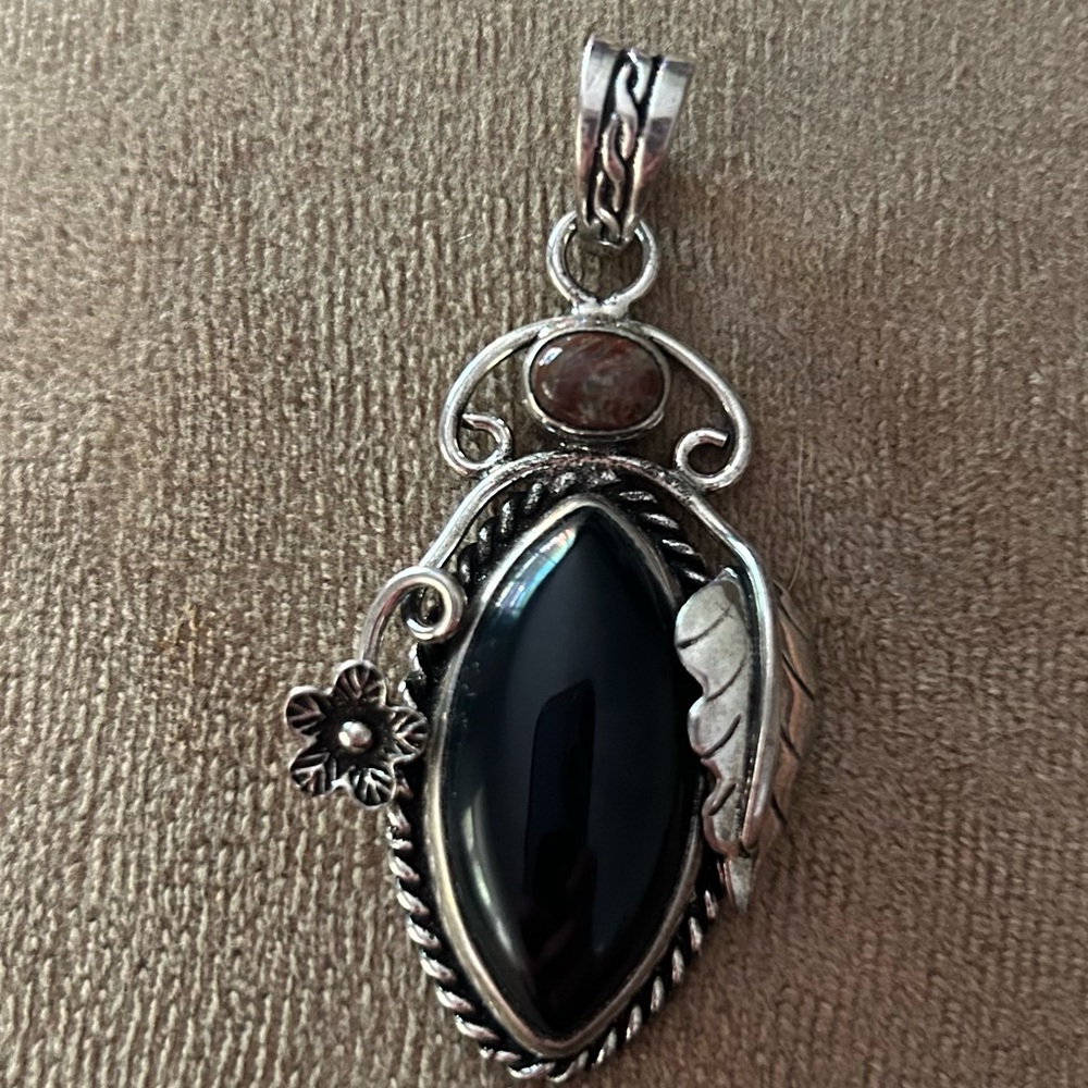 Elegant 925 Silver Pendant with Black Stone
